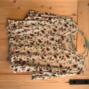 Flower print flowy sleeves